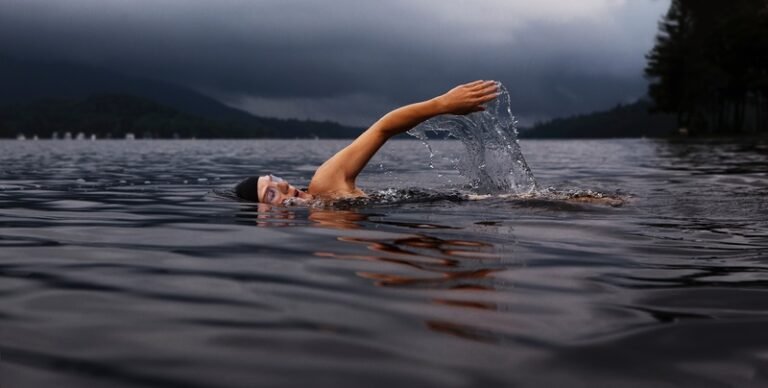sea-water-person-sunlight-wave-lake-107952-pxhere.com