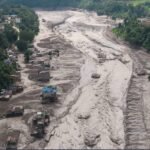 नेपाल में भोटेकोसी नदी में अचानक आई बाढ़ से मची तबाही के बाद खतरा अभी टला नहीं है।