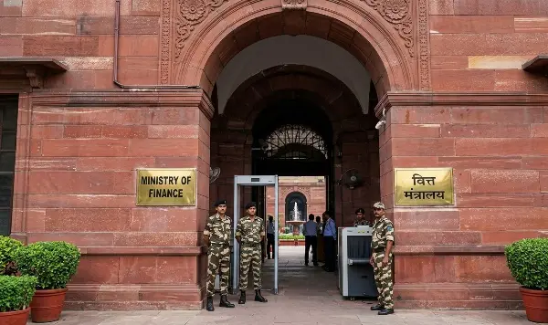 India economy resilient: अर्थव्यवस्था मजबूत, जोखिमों पर नजर