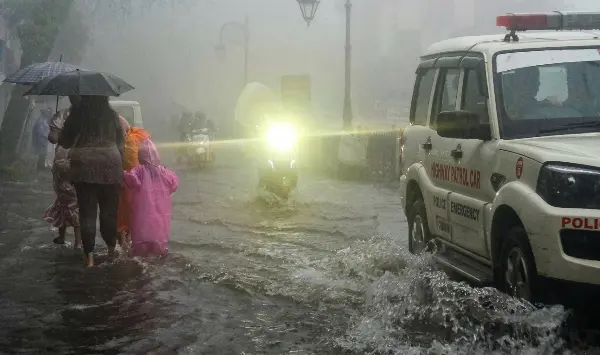 उत्तराखंड में भारी बारिश का ऑरेंज अलर्ट: बारिश से बढ़ा भूस्खलन का खतरा