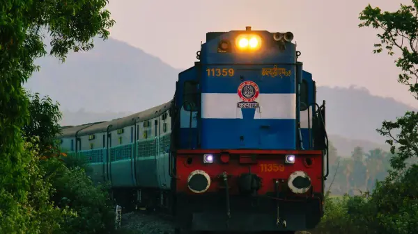 रात 10 बजे के बाद TTE नहीं जगा सकता यात्री: जानिए रेलवे का यह खास नियम